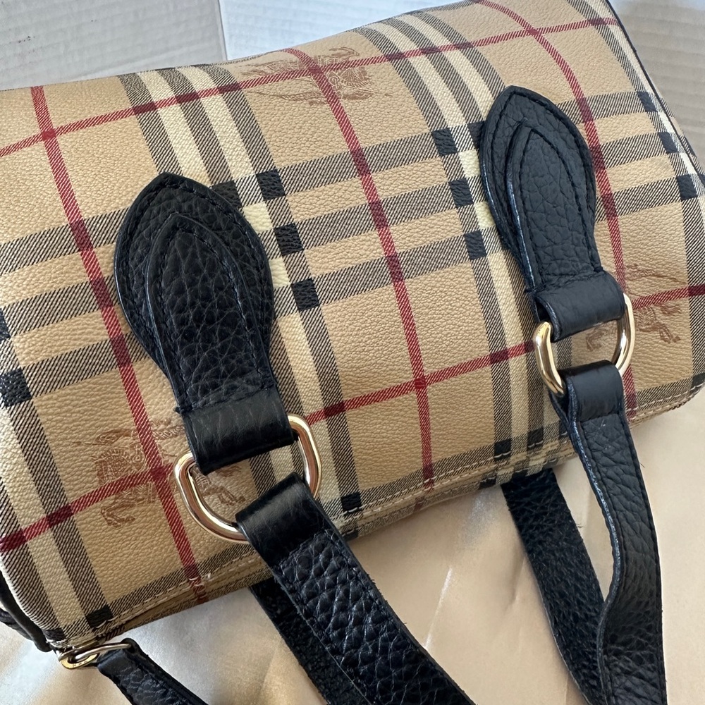 Authentic Burberry Boston Medium Bag. - Picture 14 of 17